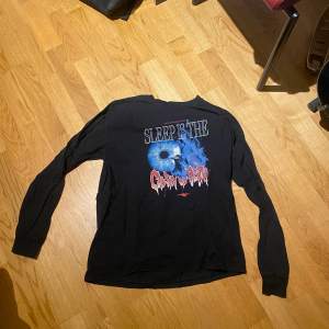 Svart longsleeve från junkyard i storlek M 