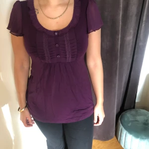 Kapphal  - Blusen är i väldigt bra skick, köpt för ganska länge sedan. 