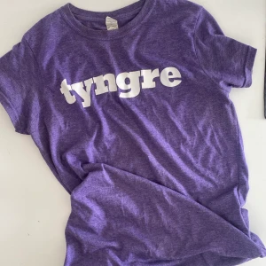 TYNGRE T shirt - Tyngre träningströja, dam modell storlek M 🥰 