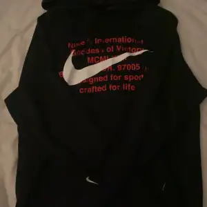 Nike hoodie väldigt sällsynt Storlek M men passar L Bra skick 