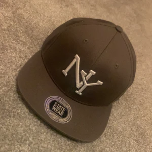 Ny keps  - En riktig fett keps simningen är använd en ända gång 