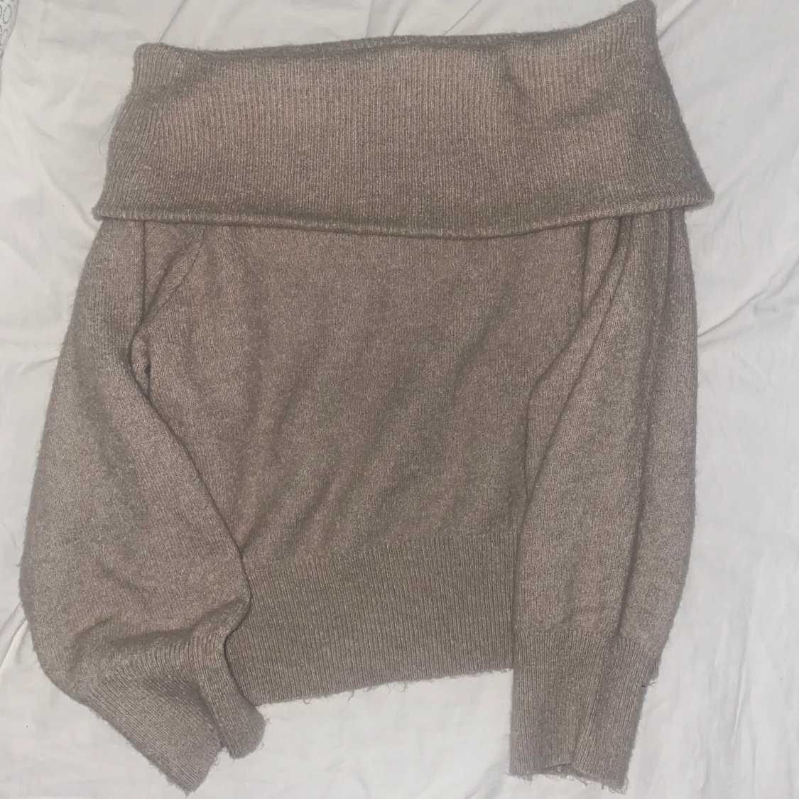 Stickad Off-Shoulder tröja från HM