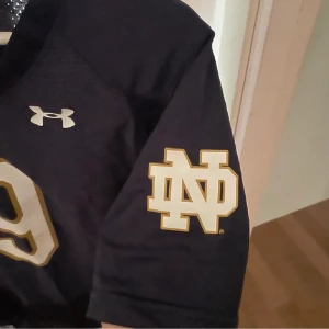 vintage - säljer min märkes vintage tröja jag köpt för 500kr säljer för 150kr