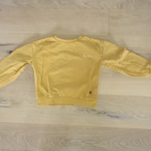 Gul tröja storlek 134/140 - Gul tröja storlek 134/140  Inkluderar ej frakt eller swish