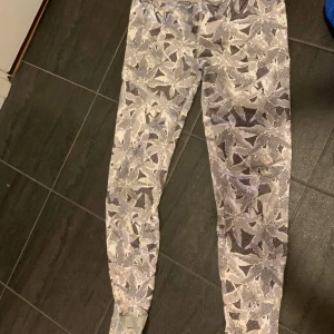 Träningsbyxor - Träningsbyxor från Lager 157. Bra skick, köparen står för frakt. 