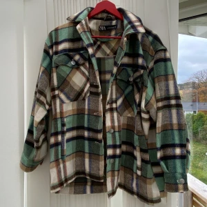 Supersnygg jacka ifrån Zara - Fin och mysig jacka, superskick 💚