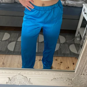 Blå byxor  - Väldigt sköna blå köpte på vero mode