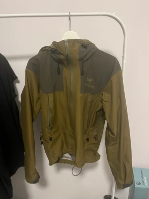 Tvärfet Vintage Arc 2000’s - 00’s arc booom inga flaws, fits sz S lite croppad sådär shell i goretex 