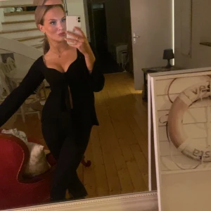 Design by si  - Jättetrendig och slutsåld tröja ifrån design by si. Ej använd med lapparna kvar. 