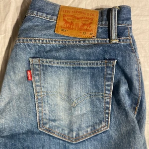 Levis jeans, mid waist - Straight leg, köpta på vestiaire.