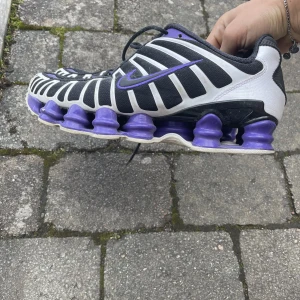 Nike skor, storlek 41 - Säljer mina Nikeskor då de ej kommer till användning, bra skick och väldigt sköna.