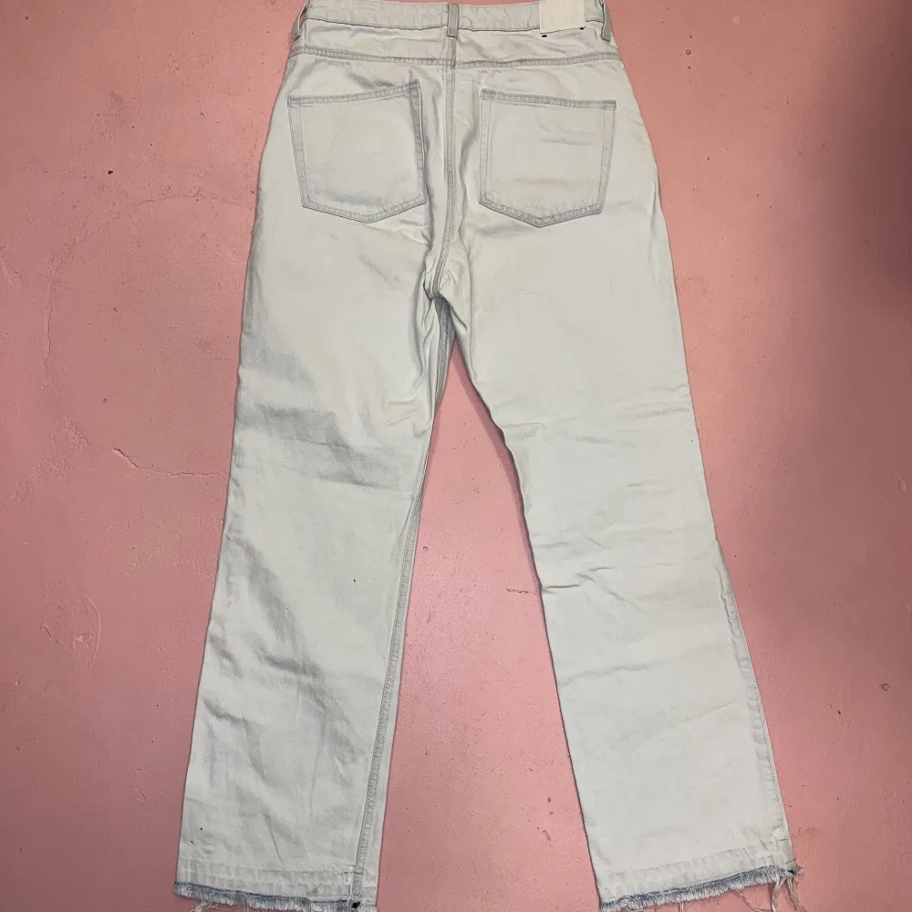 32/30 waist and length Weekday straight legs pants. Jeans & Byxor.