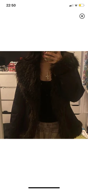 Penny- lane jacka - Jättefin brun penny-lane jacka, säljer eftersom jag aldrig använt den o tror inte den kommer komma till användning. Passar XS-S