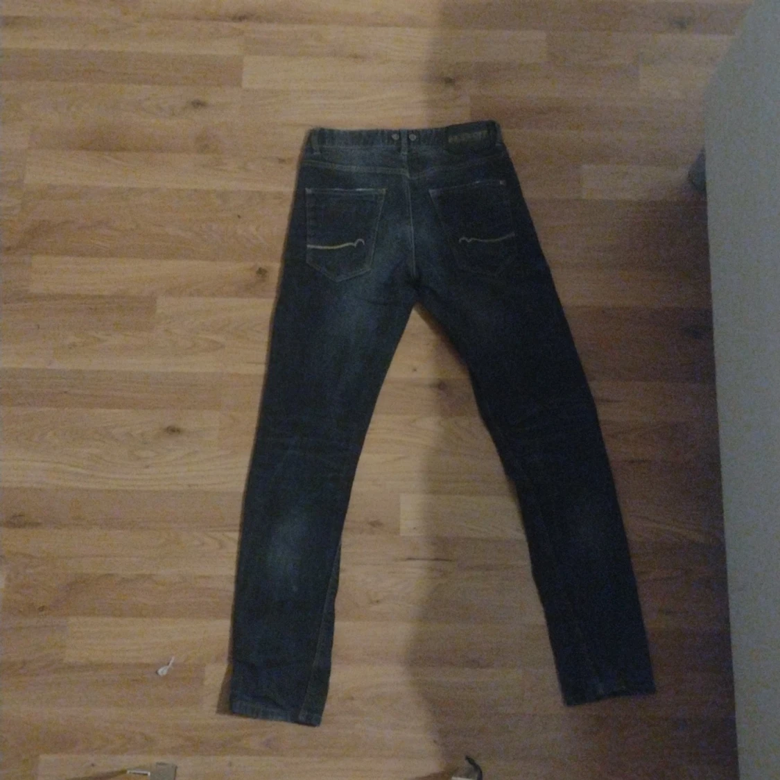 low-waisted jeans - 90