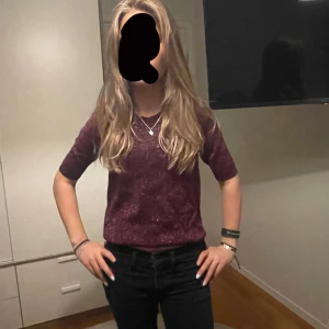 Trekvart ärm - Säljer denna snygga fest topp med Trekvarts ärm använd 2-3 gånger.