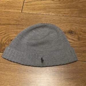 Ralph lauren mössa  - Ralph lauren mössa knappt använd. Snabb affär så 120kr