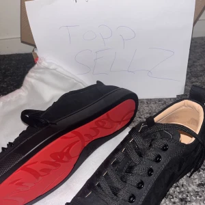 Louboutin Skor - Äkta  Helt oanvända  Allt kommer med  OBS! Inget kvitto men har kontoutdrag 