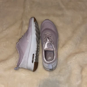 Skor - Nyskick. Använda 1 gång.