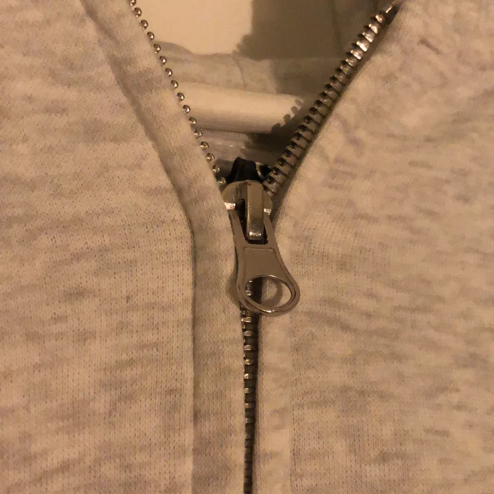 En fin zip-up hoodie från HM använder inte längre❤️ Köptes för 149kr. Hoodies.