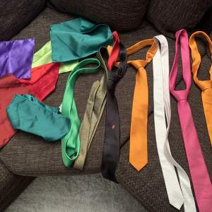 Nyskick Packet pris  7 slipsar 5 näsdukar
