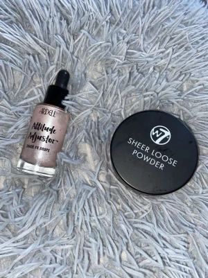 Smink - Jag har använt det bara en gång båda men inte längre för passar inte min hy. Båda för 99 kr  Om du vill en av det, skriv till mig :) 