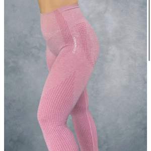 Fina rosa träningstights i storlek s. Från completeclothing. Använd fåtal gånger, fint skick.💓