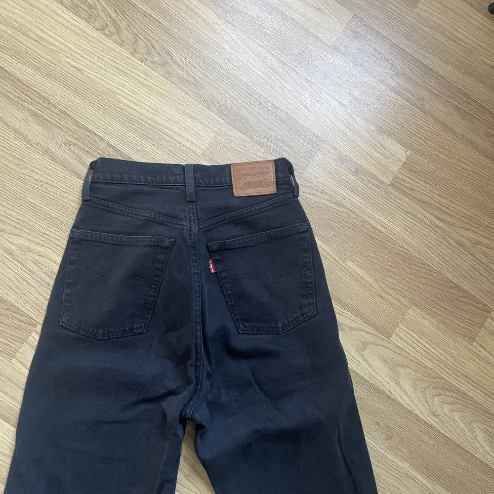 Säljer ett par jättesköna jeans Tyvärr för små för mig  . Jeans & Byxor.