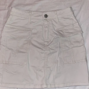 Kjol - Jätte fin kargo aktig kjol, säljer pga för stor för mig.