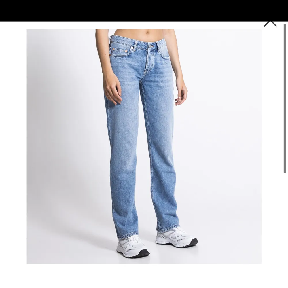 Säljer lågmidjade jeans från lager 157. Endast testade. Säljer då de var alldeles förstora. Köpte för 400, mitt pris 200+frakt❤️. Jeans & Byxor.