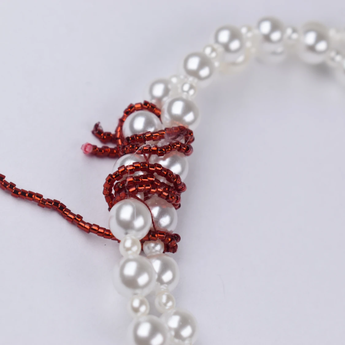 Blodigt pärlhalsband - 90