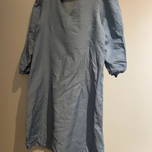 Klänning  - Aldrig använd, härlig blå sommarfärg