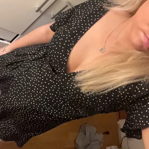 Fin klänning - Super söt sommar klänning🌸 inga tecken på användning
