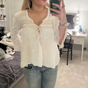 Odd molly blus  - Säljer denna jättefina blusen från odd molly, storlek S. Första bilden är lånad💗🫶🏻