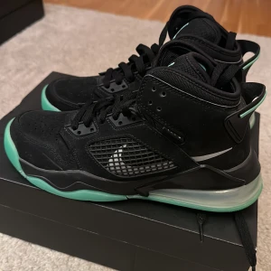 Jordans - Gamla skor jag köpte för några år sen. Bra skick knappt använda. Säljs för på tex stockx för rund 150 dollar.