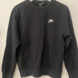 Nike tröja - En fin tröja som är väl andvänd! Det har dock blivit för liten för mig!❤️