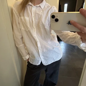 Skjortq - Vit skjorta köpt second hand i Spanien🥰