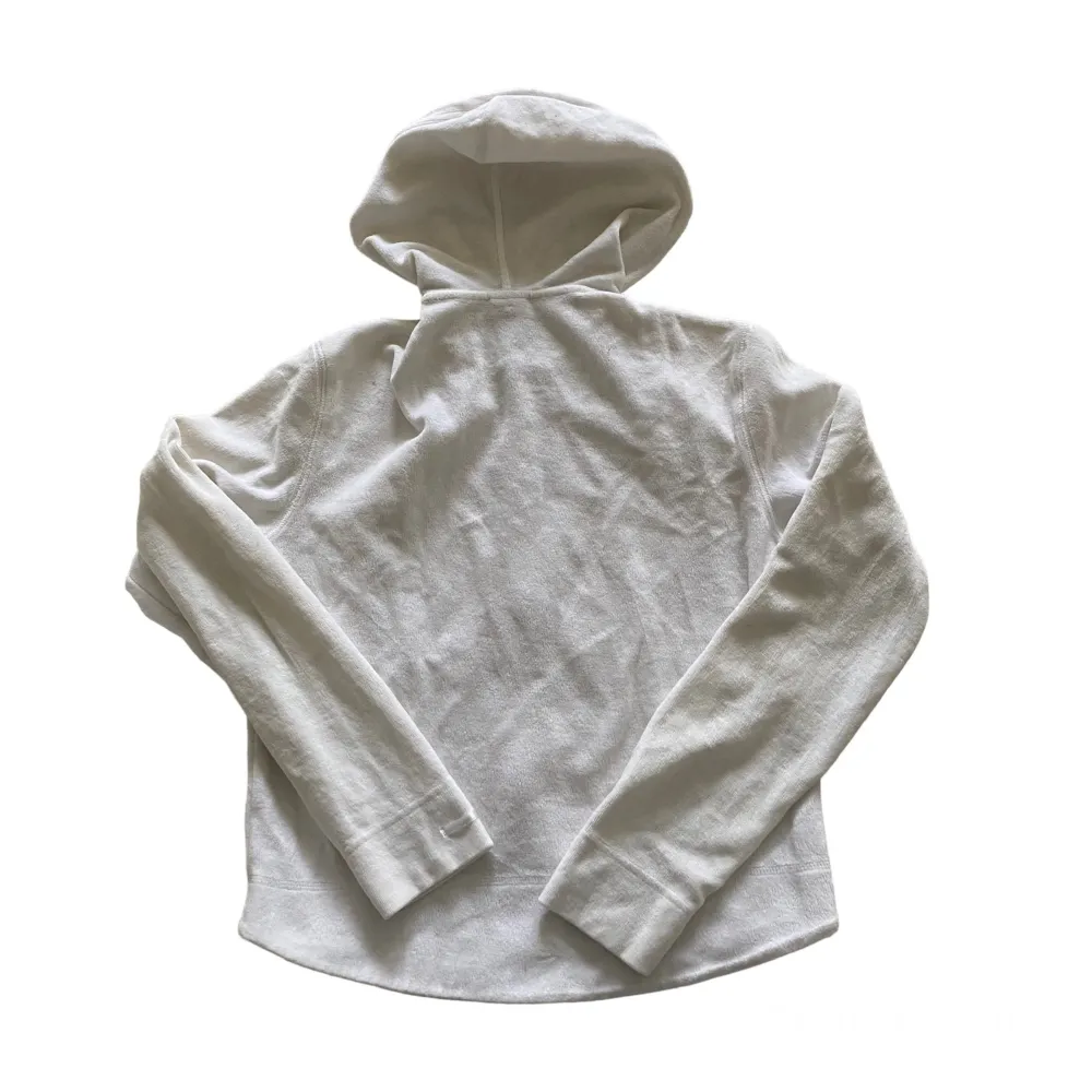 Zipup hoodie från Esprit, en äldre modell av märket så storleken stämmer def inte, står L men för tight för mig, skulle säga att den passar som en XS-S. Hoodies.