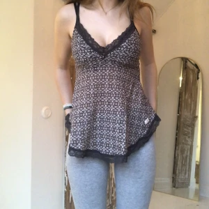 Mönstrad topp - Jättefin topp från odd Molly i storlek Xs-s men med stretchigt material så den passar m också. Säljer för 180kr + frakt (66kr)❤️