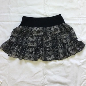 Kjol - Mönstrad kort kjol, passar till xs-s