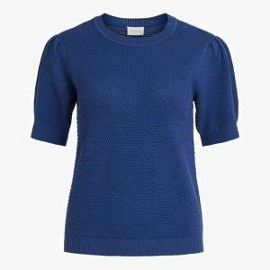 Säljer en blå stickad kortärmad tröja från Vila i storlek S