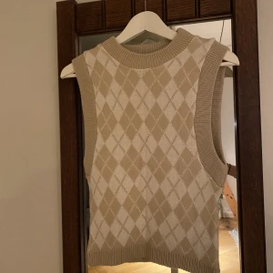 stickad väst  - Stickad väst 