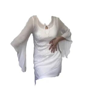 vit klänning  - jättefin vit änglalik klänning köpt på plick och aldrig använd (lånade bilder) obs underklänningen ingår ej 👼🏼🦢☁️🤍