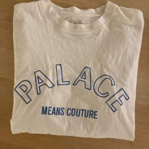 Palace tshirt som är använd fåtal gånger, storlek S