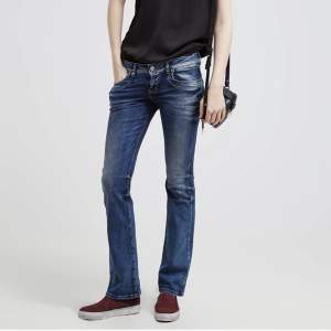 Ltb jeans, valerie (Helt slutsålda). Lågmidjade bootcut/straight jeans i storlek 24x32, aldrig använda alla lappar kvar🤗🤗