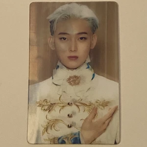 Enhypen Sunoo Photocard - Äkta Enhypen Sunoo holo photocard från deras album Border: Carnival🎠❣️ I oskadat skick💌 Skriv om du vill ha fler bilder🥰Frakt 13kr. (Tryck ej på köp nu)