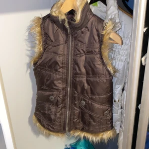 pälsväst - jättenice fin väst typ oanvänd