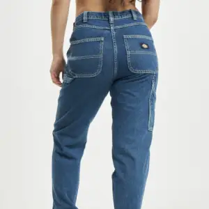 Dickies jeans i storlek 30. De passar på mig som brukar ha storlek 27. Aldrig använda med lapp kvar, köpta för 850kr på junkyard. 💓