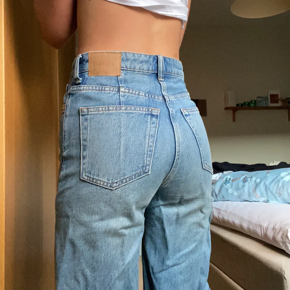 Jättefina jeans från weekday i modellen ace, strl w 24 l 30💗inget tecken på användning!. Jeans & Byxor.