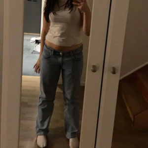 Weekday jeans! - Supesnygga weekday Arrow low jeans! 73cm innerbenslängd och 86cm midjemått.