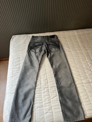 Feta thriftade brallor - Thriftade brallor med svarta detaljer